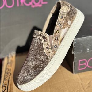 Genuine Leather Pine Top Slide-on Sneakers